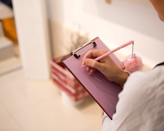 Czy sprzedawca ma obowiązek zapytać o fakturę?